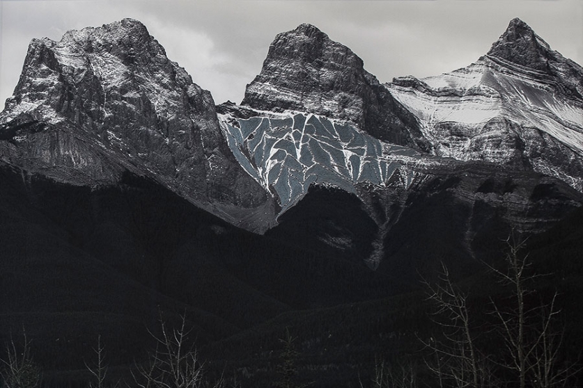 http://www.giuri.mirunadragan.com/files/gimgs/th-12_Dragan11_TheMountainsAreMirrors6-web.jpg