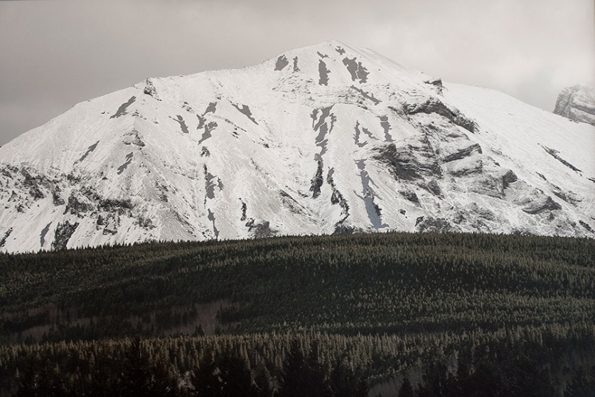 http://www.giuri.mirunadragan.com/files/gimgs/th-12_Dragan06_TheMountainsAreMirrors1-web.jpg